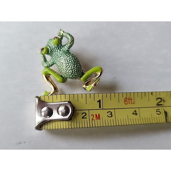 Frog Shaped Enamel and Rhinestone Gold Tone Brooch Articulated Vintage - Picture 10 of 10